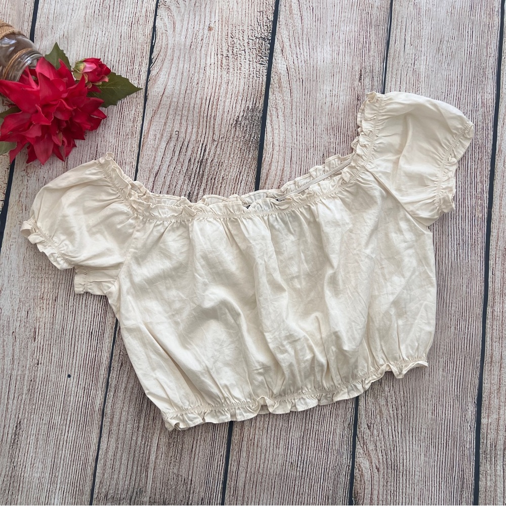 F1 - NWT beige BRANDY MELVILLE short sleeve off the shoulder crop top ONE SIZE